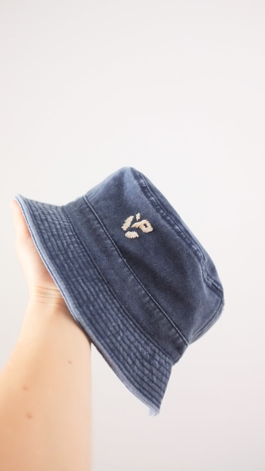 Bob bleu marine, broderie Pépins