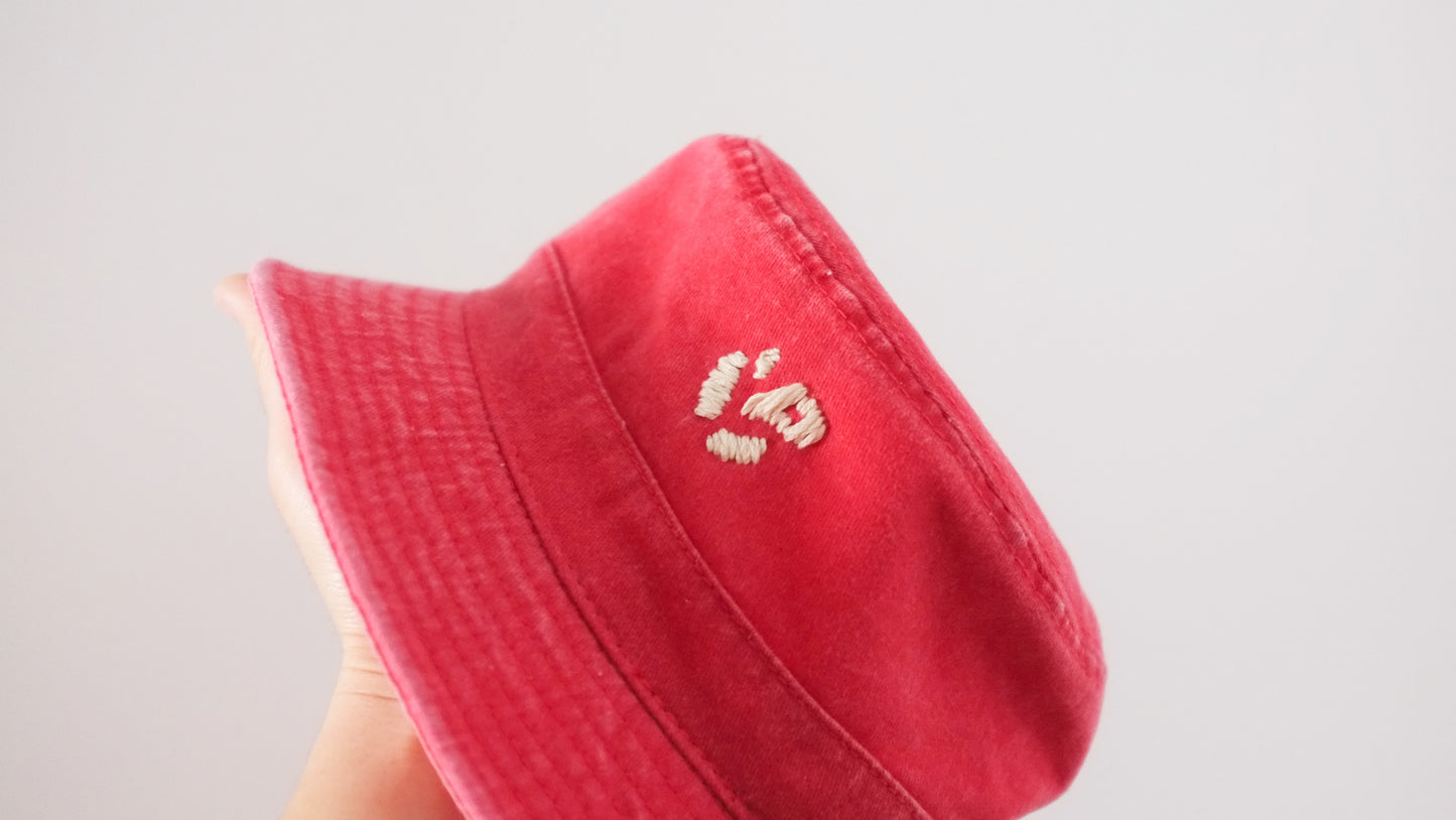 Bob rouge framboise, broderie Pépins