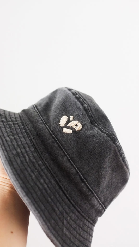 Bob noir, broderie Pépins