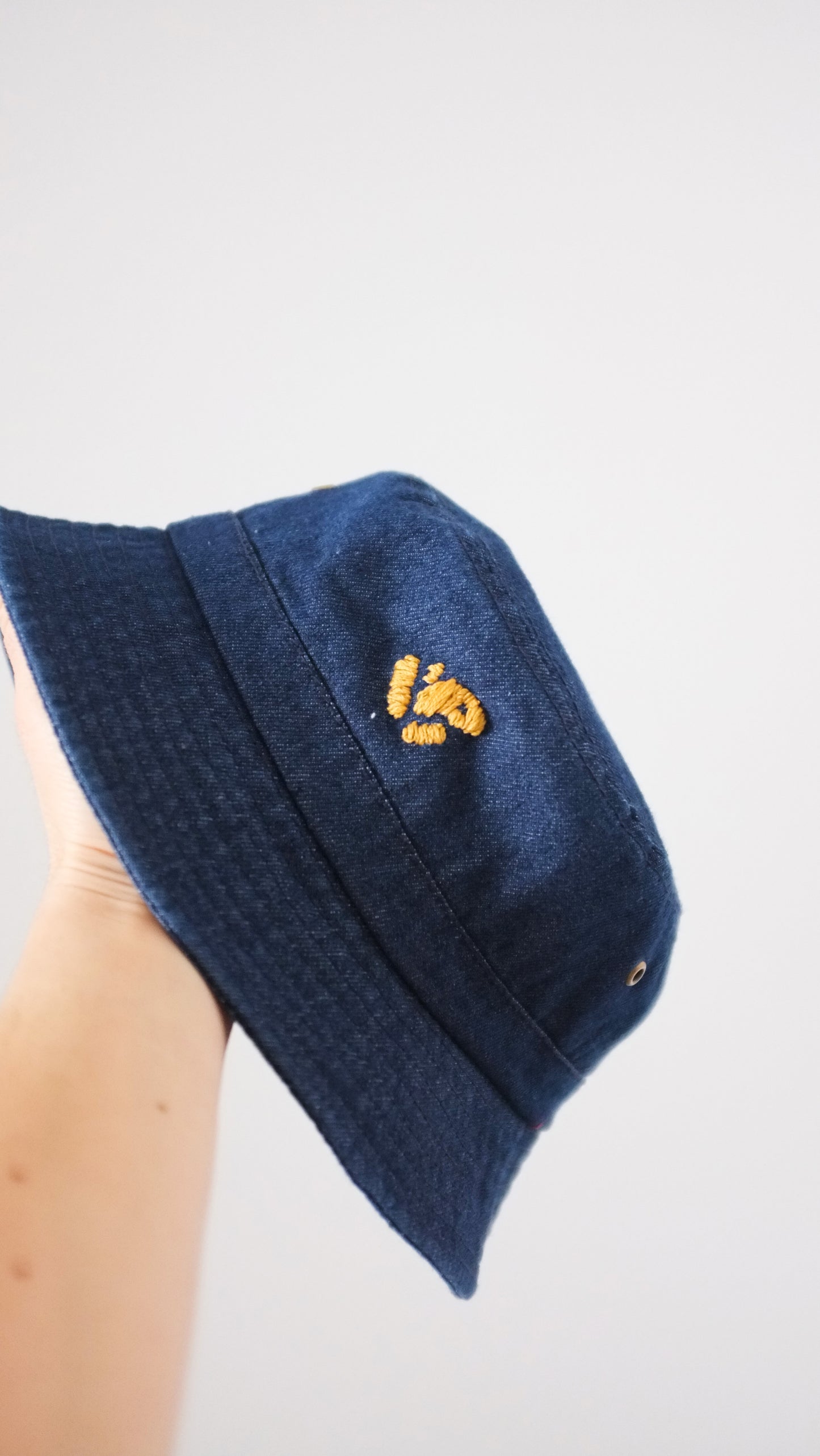 Bob jean foncé, broderie Pépins