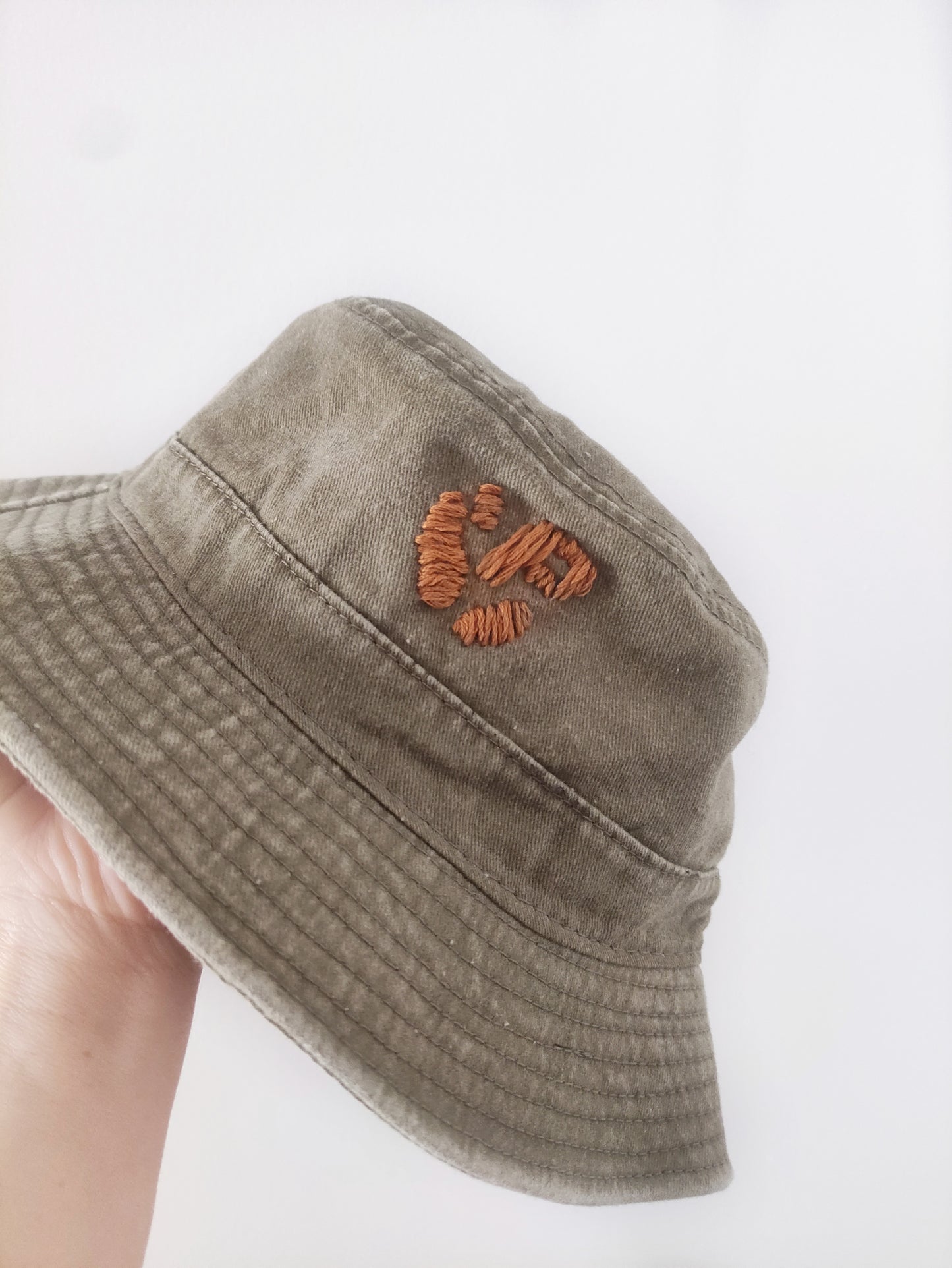 Bob vert olive, broderie Pépins