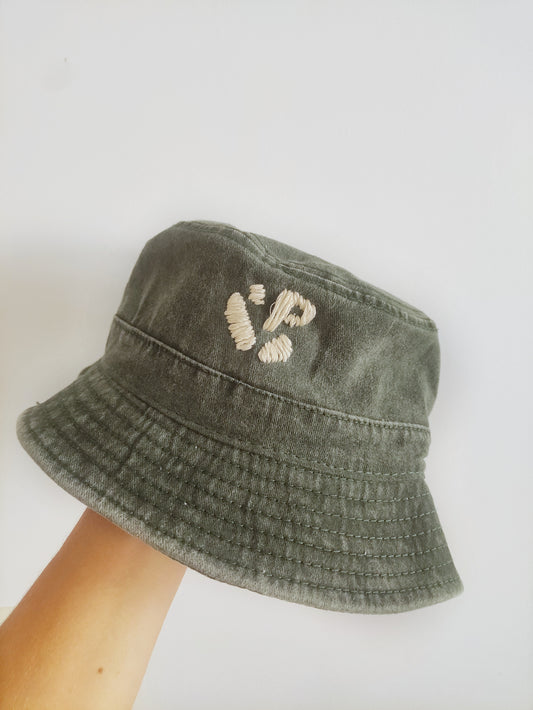 Bob vert kaki, broderie Pépins