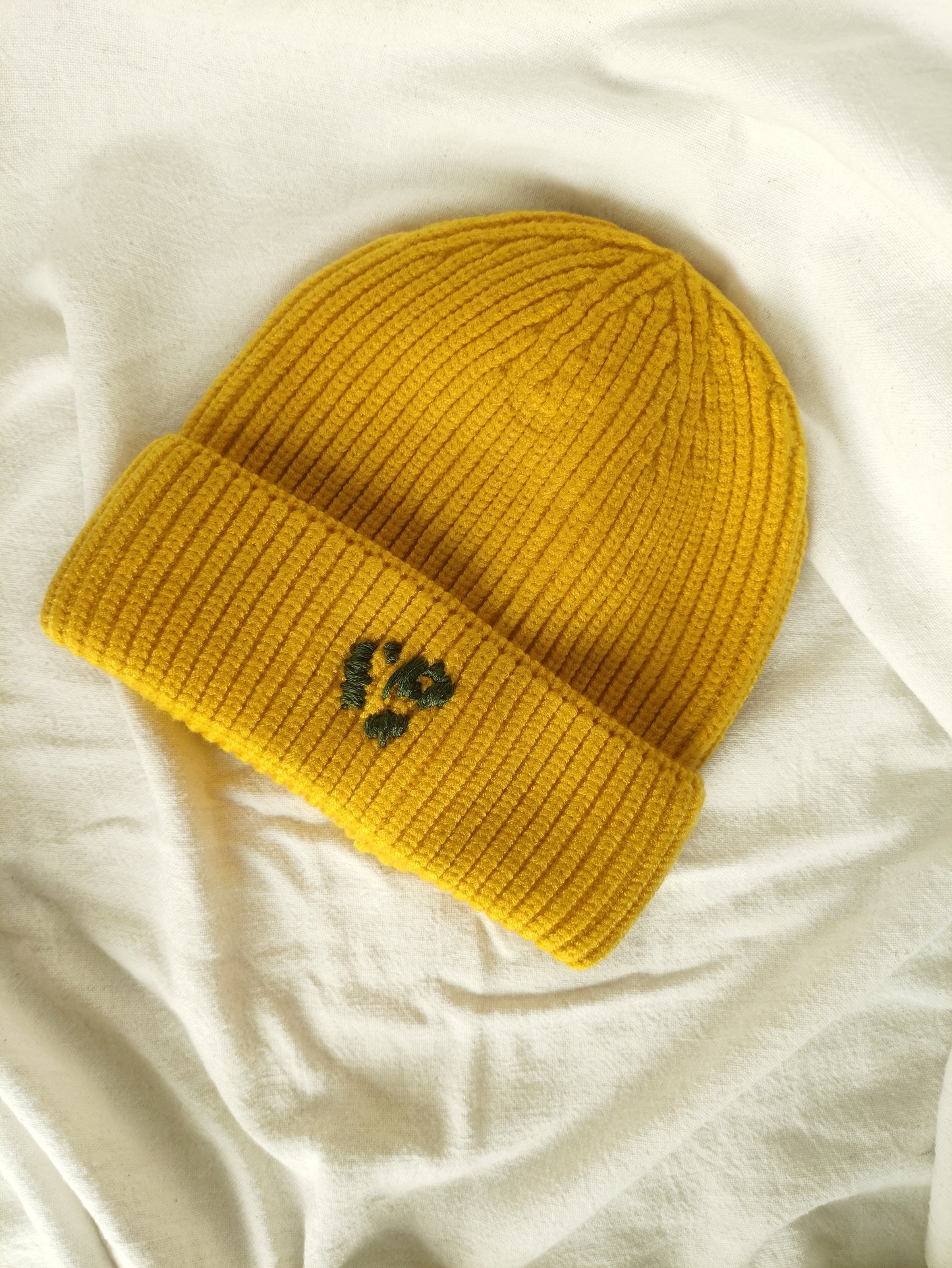 Bonnet jaune citron, broderie Pépins