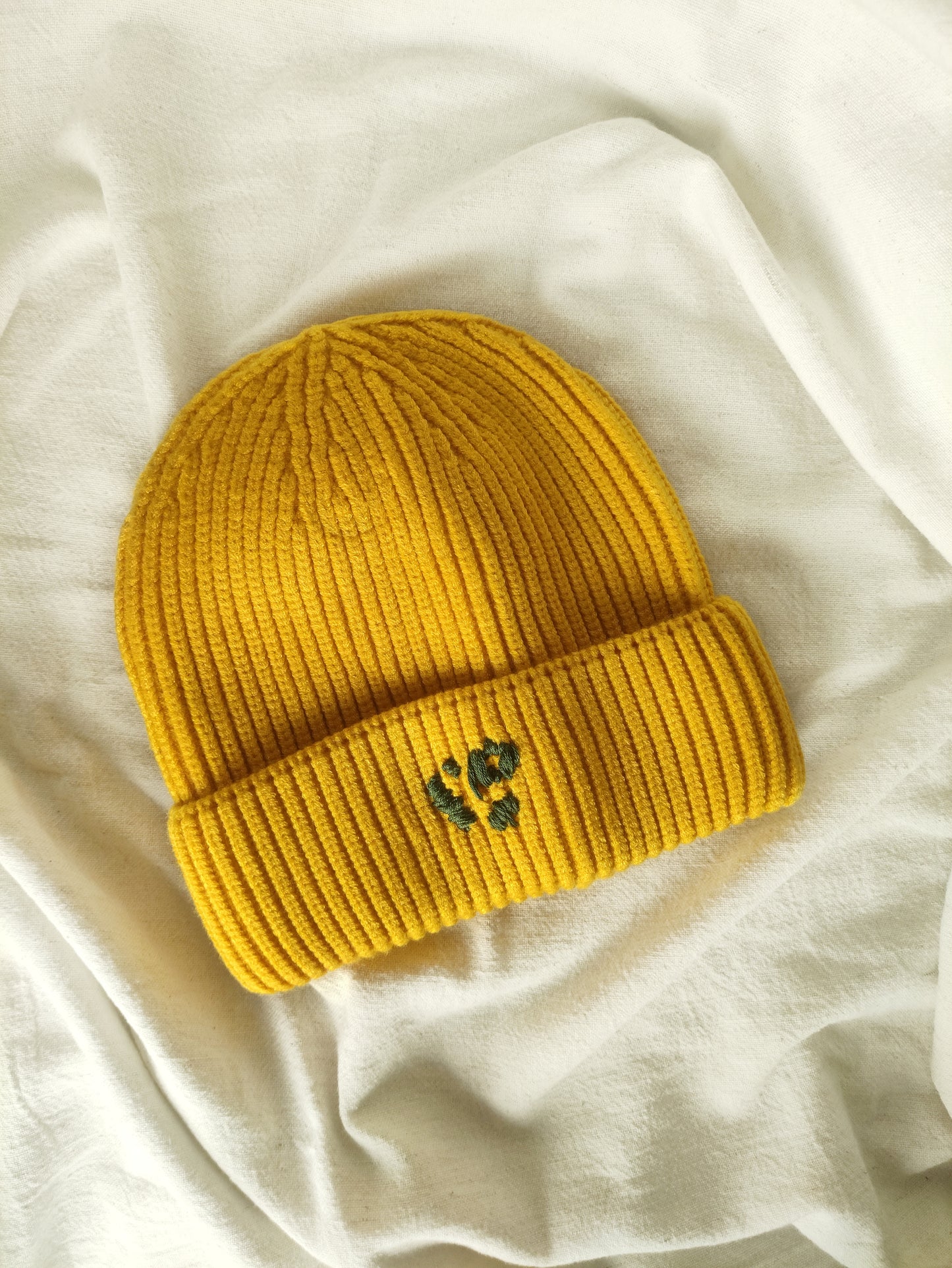 Bonnet jaune citron, broderie Pépins