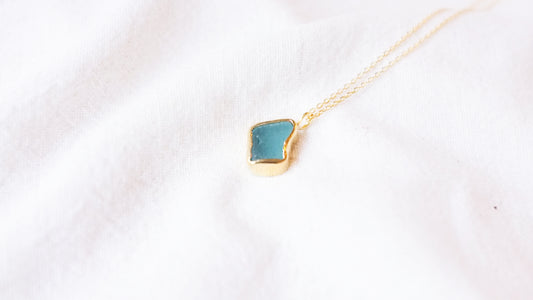 [ARCHIVES] Pendentif Ancrée, La Réunion