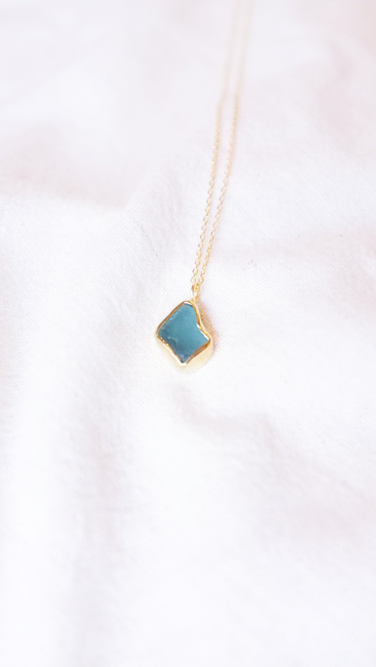 [ARCHIVES] Pendentif Ancrée, La Réunion